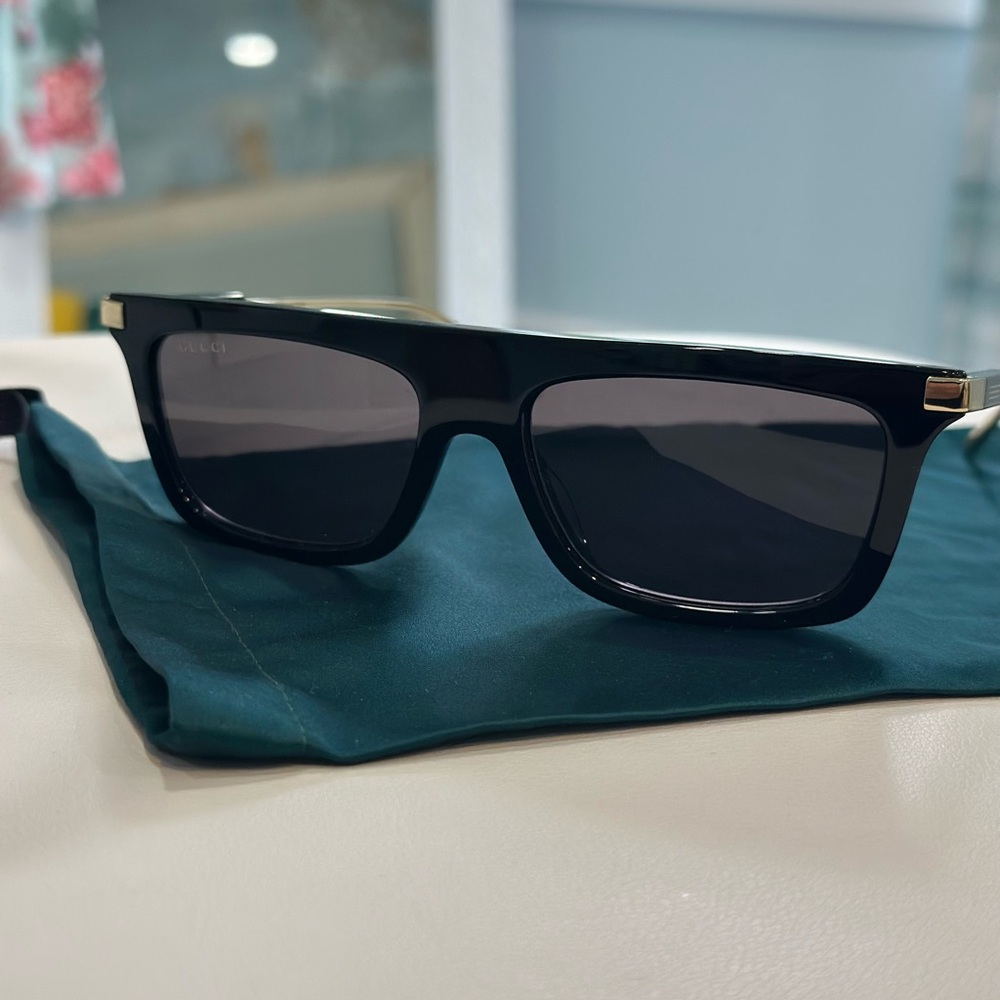 Gucci Black Rectangular Sunglasses - image 3